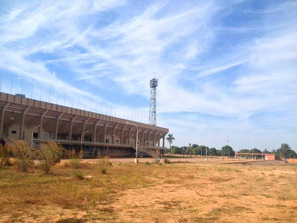 　　图为中国与冈比亚断交前援建的体育场。（由王猛提供）