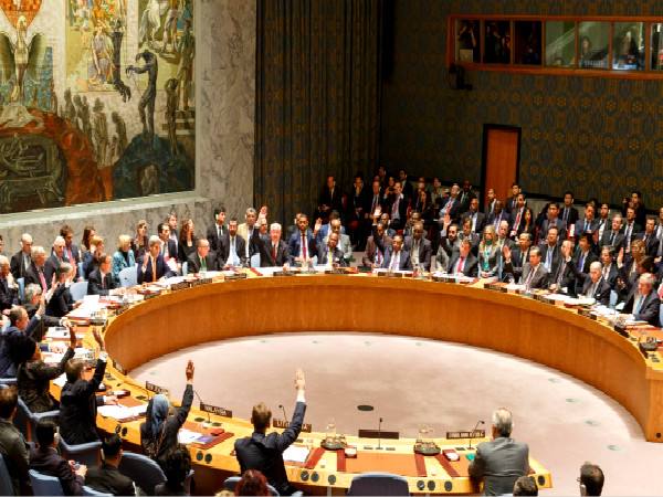 　　12月18日，联合国安理会就政治解决叙利亚问题进行表决。（新华社图片）