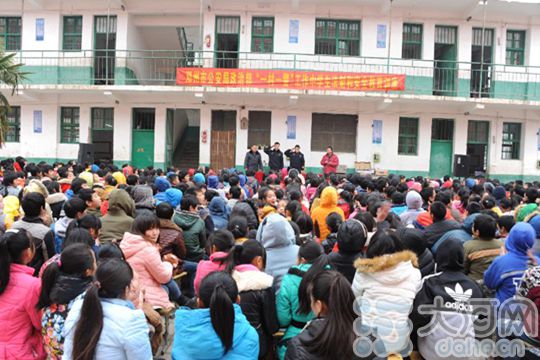 邓州驻村民警深入乡镇中小学进行法制教育讲座