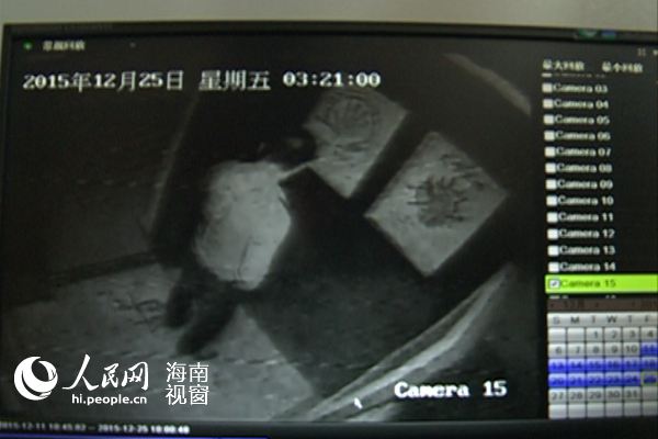 实拍:海口小区 住户被困电梯 近3小时后 坠亡 |小区