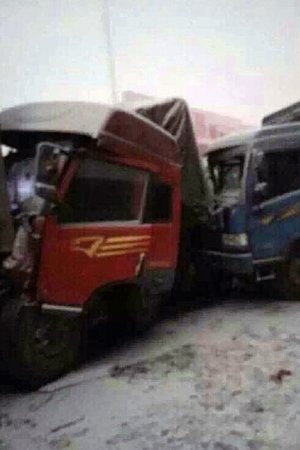 106国道河北文安县新镇段，今早同一路段发生5起车祸。图片来源网络