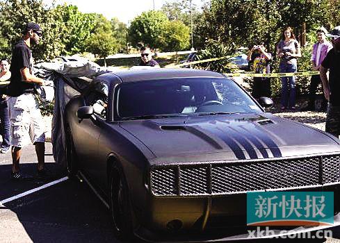 ■按照漫画,这辆汽车改装成这样,最后筹得6万美善款。