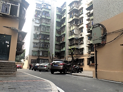 信园小区开始实施封闭式管理，车位管理方式也随之变化。