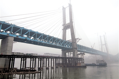 新白沙沱长江特大桥。 本报记者 甘侠义 通讯员 卫应臣 摄