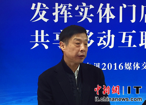 中复电讯的创办人邰武淳接受媒体采访。