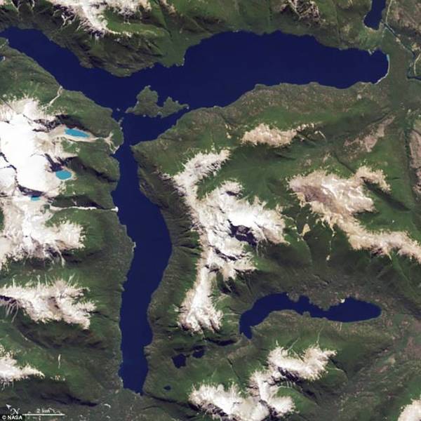 　　R：阿根廷的梅嫩德斯湖，图片来自Landsat8成像仪↑