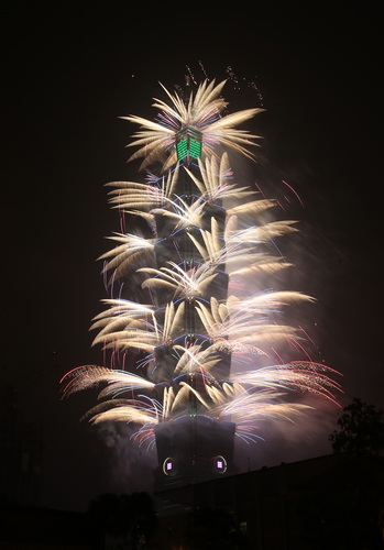 台北101跨年烟火秀。图片来源：台“中央社”