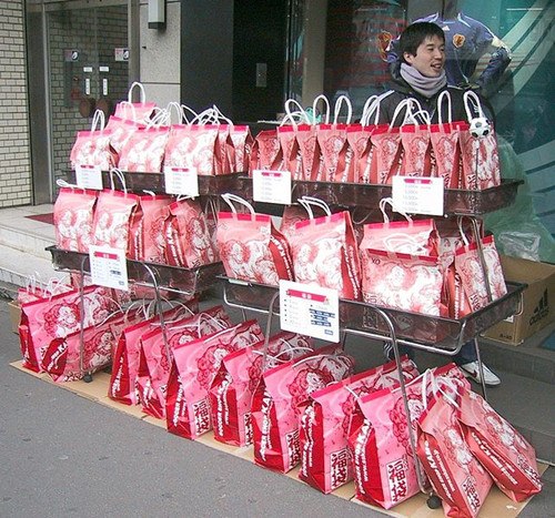 日媒:中国人在日爆买新年福袋光与影|日本|关西