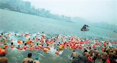 璧山冬泳俱乐部成员参加比赛