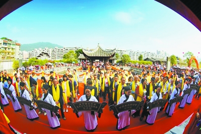 ?在朱子文化园内举行的朱子祭祀大典吸引海内外嘉宾纷至沓来。