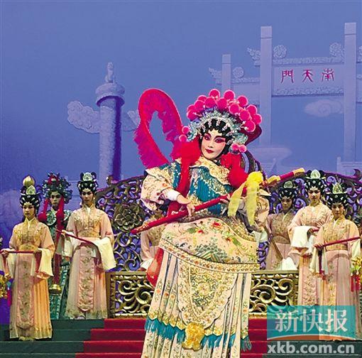 ■青年粤剧演员黄嘉裕饰演《玉皇登殿》中的桃花女。