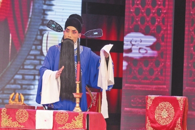 豫剧名家贾廷聚携弟子宋子根演出《血溅乌纱》