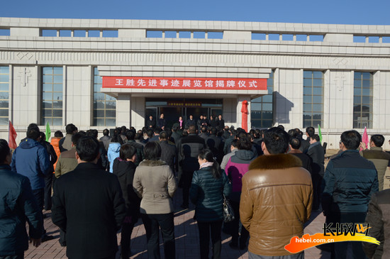 揭牌仪式现场。 翟丽 摄