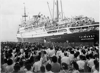 印尼华侨当年回国情景。（资料图片）