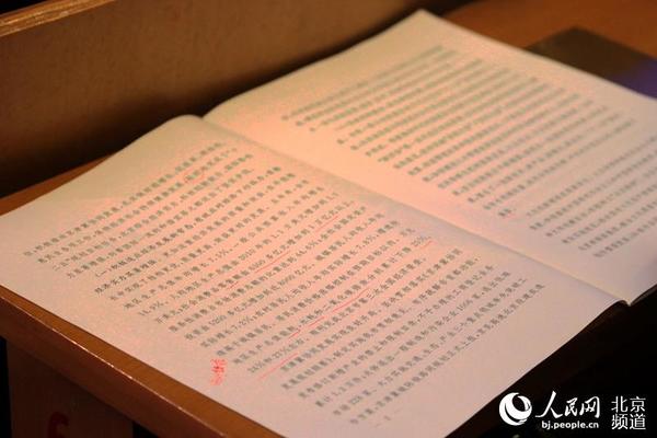 代表的笔记。人民网 赵青摄