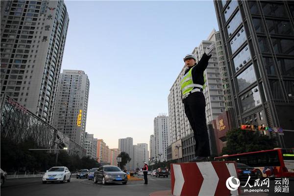 昆明女子交警:北京路大战岗的五朵金花【小时波兰美女8高清美女图片
