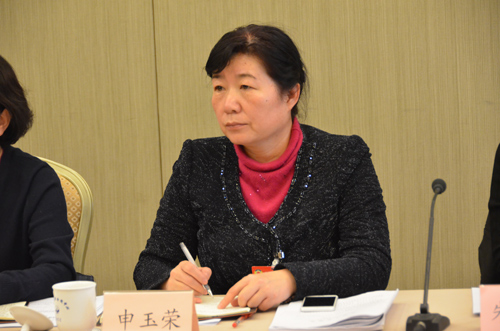 北京市政协委员、北京市东城区光明幼儿园园长申玉荣。人民网尹星云 摄