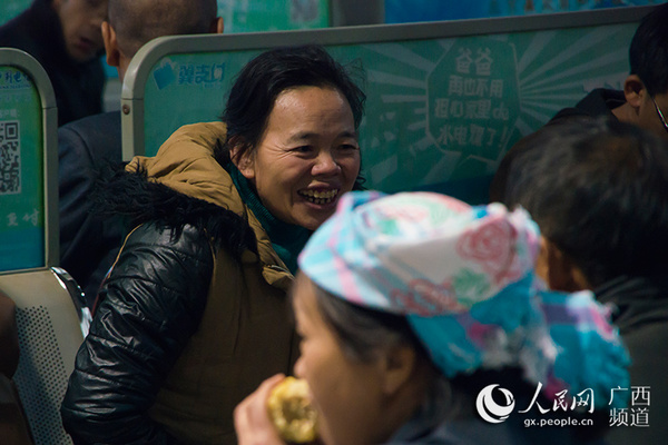 史女士两年前跟着小儿子来到了南宁，今年春节要回到好、贵州老家，在那儿她还有两个大孩子