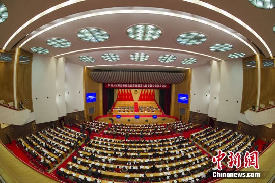 海南省政协六届四次会议在开幕 于迅作工作报告