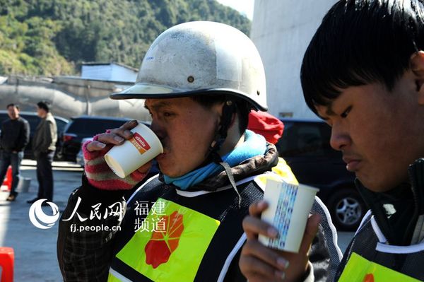 停下来喝口水(资料图)