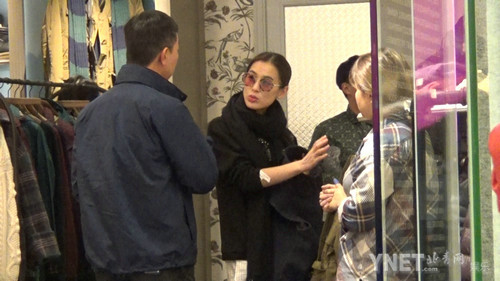 黄圣依与神秘男逛街吃饭看电影 享受当阔太|香港|转载_凤凰娱乐