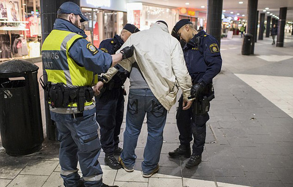 瑞典一球迷组织宣称为袭击难民事件负责 称蓄