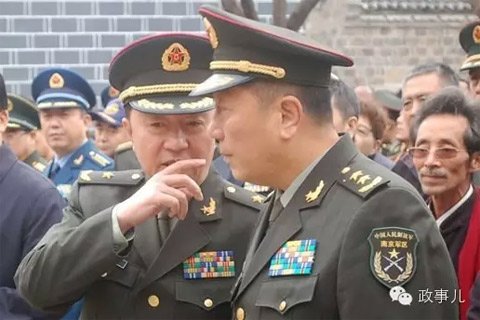 将军“兄弟档”秦卫江(右)和秦天(左)