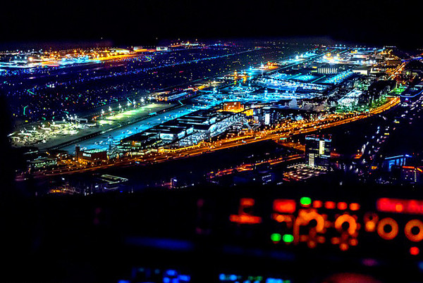 肥女坐瘦男猜成语_瘦男抱肥女图片打成语(3)