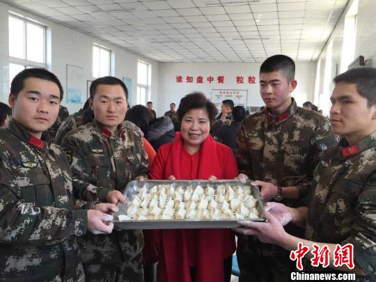 网络媒体走转改:唐山大地震孤儿带领 妈妈团 进