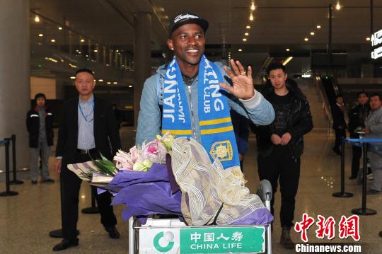 苏宁外援拉米雷斯抵达南京 欲用成绩回报江苏