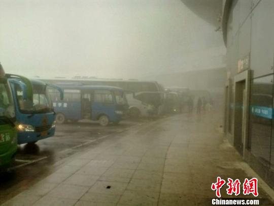 江苏迎猴年首场大雾 春运立体交通受阻|气象台