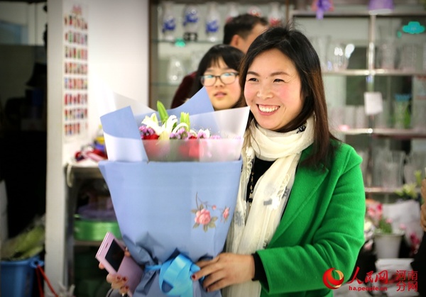 收到鲜花的姑娘