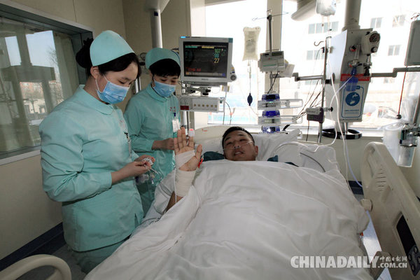 此时王新松乐观坚强。（摄影：毛宇）