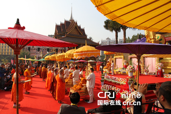 南传佛教帕祜巴和帕松列升座庆典法会现场