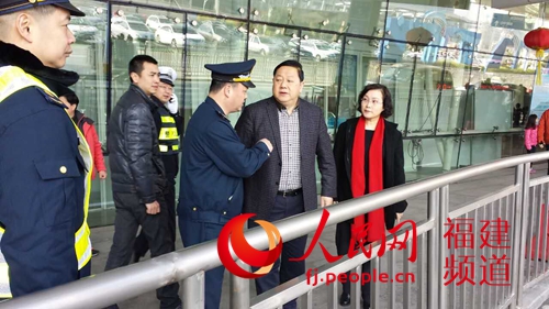 厦门交通执法员:过年无法与亲人围炉 但也没