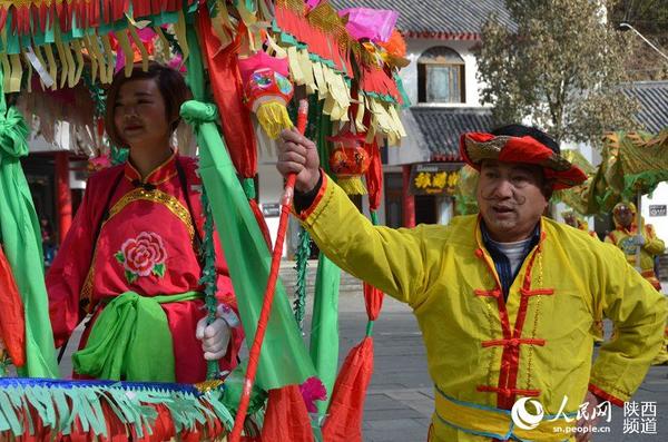 金丝峡门口闹新春 王姿予/摄