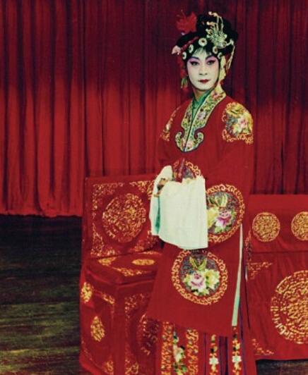 六小龄童反串旧照曝光 猴王变美女身段好|网友