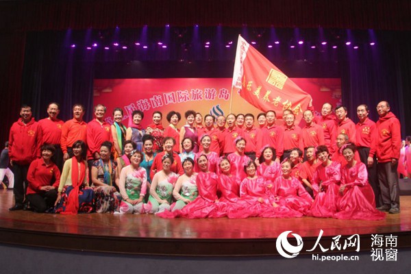 “候鸟”养老协会参加表演