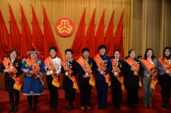 2月29日,纪念“三八”国际妇女节暨全国三八红旗手(集体)表彰大会在京举行。