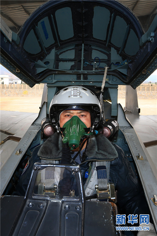 陈刚驾机准备升空 琚振华摄