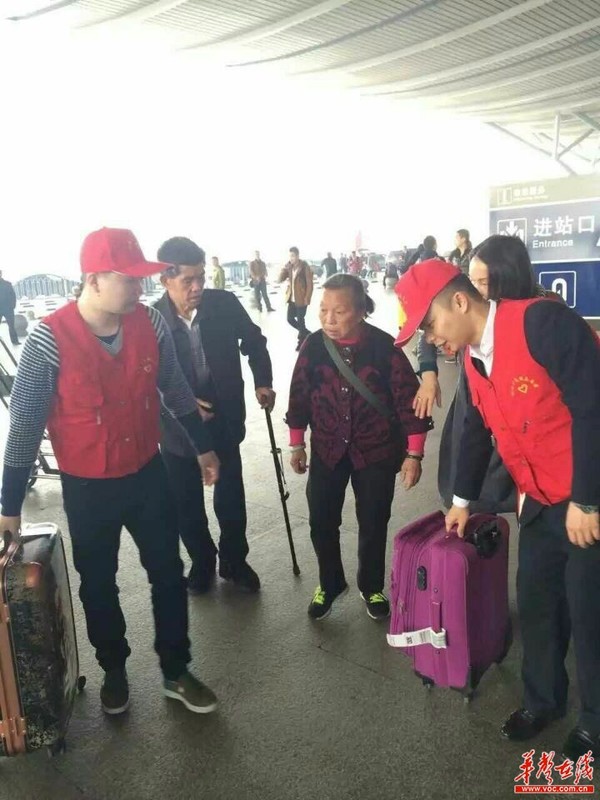 长沙客运段党员职工开展学雷锋志愿服务活动