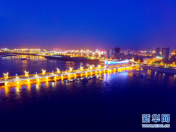 黄河海勃湾水利枢纽夜景（摄于3月4日20时）（飞手 王虎 摄）