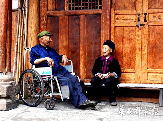 快乐的老伴。肖光泉摄