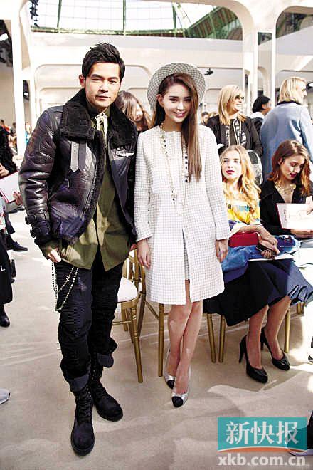 还原度100%呀。    3月8日,有网友在网上晒出一系列周杰伦和昆凌合体在巴黎时装周看秀的照片,这也是两人婚后首度公开合体亮相。照片中,周杰伦穿皮夹克酷劲十足,昆凌戴礼帽十分甜美可人。