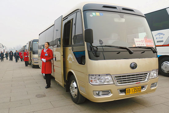 新能源客车首次亮相全国两会 蓝天白云愿景可