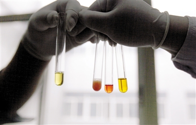 正常血液(左)和不同疾病血液样本。