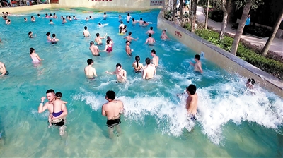 温泉浪花欢乐歌。