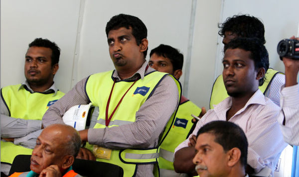 　　参与港口城项目建设的当地工人对项目被叫停忧心忡忡。新华社记者 黄海敏 摄