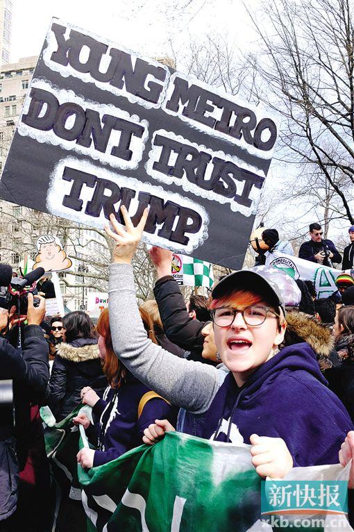 ■19日,美国纽约爆发反特朗普集会。CFP供图