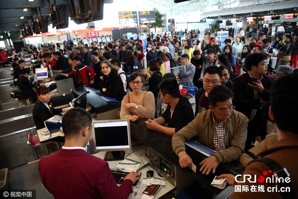 广州遭遇恶劣天气 白云机场24小时两发延误预